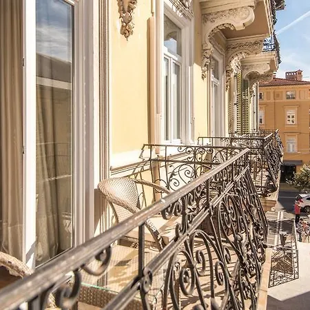 Luxury Centre Of